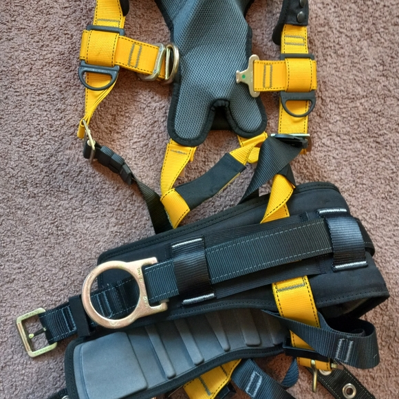 Fall arrest harness - Picture 2 of 6